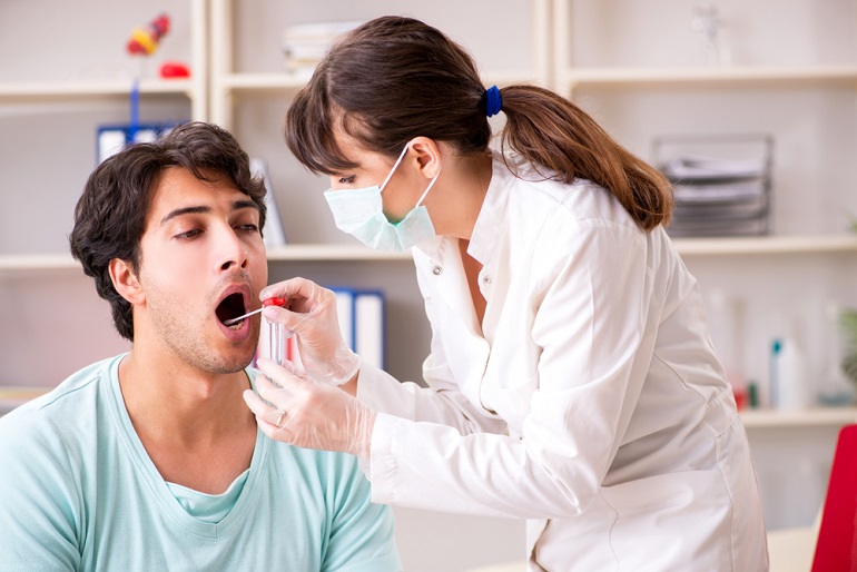Meu filho pode fazer o teste de saliva em vez do RT-PCR?
